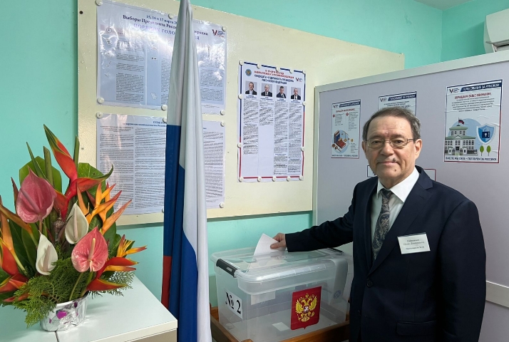 Election présidentielle Russie 2024 : Pari gagné pour S.E.M. Igor EVDOKIMOV et son équipe au bureau de vote n° 8041